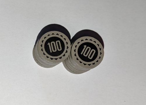 Pack of 10x 100 denomination wooden money discs